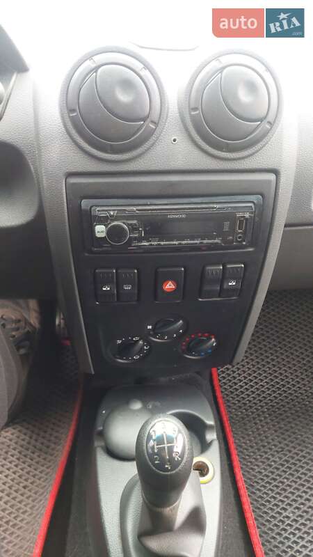 Седан Dacia Logan 2008 в Киеве