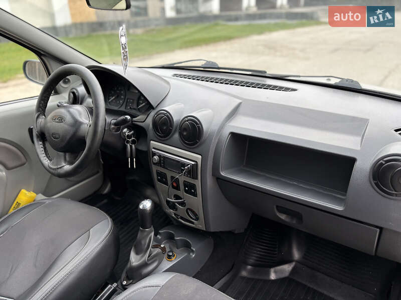 Седан Dacia Logan 2007 в Славуті