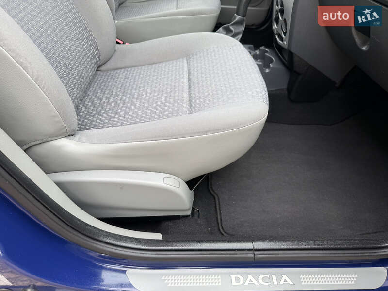 Седан Dacia Logan 2008 в Ровно