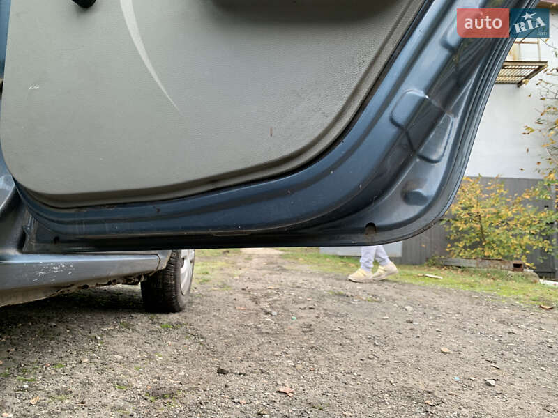 Седан Dacia Logan 2006 в Києві