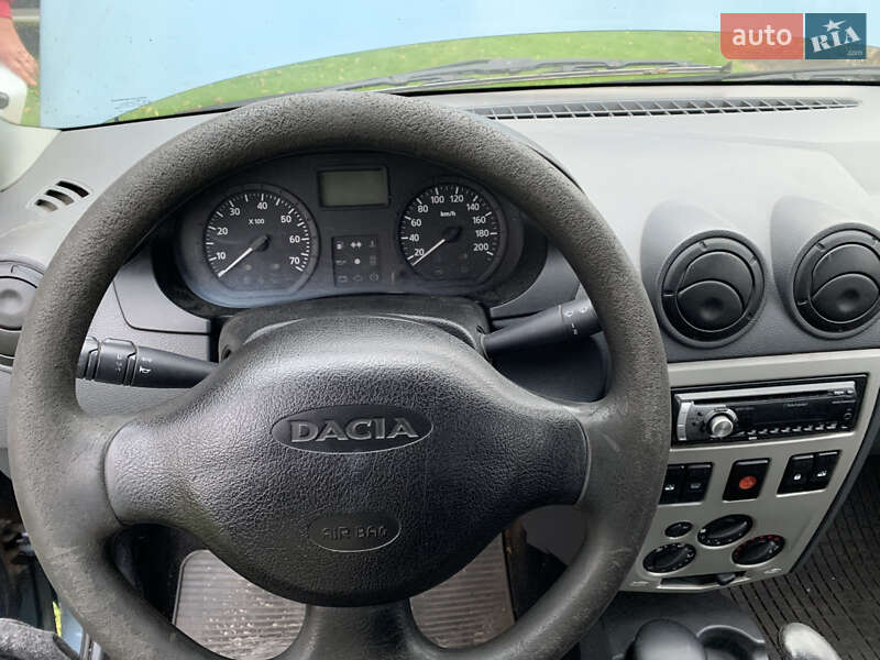 Седан Dacia Logan 2006 в Києві