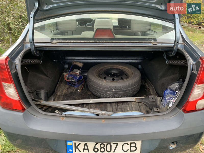 Седан Dacia Logan 2006 в Києві