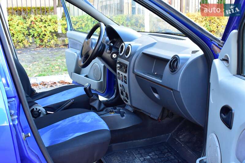 Седан Dacia Logan 2006 в Киеве