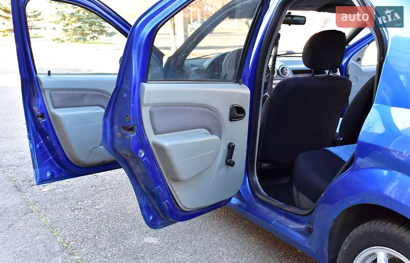 Седан Dacia Logan 2006 в Киеве