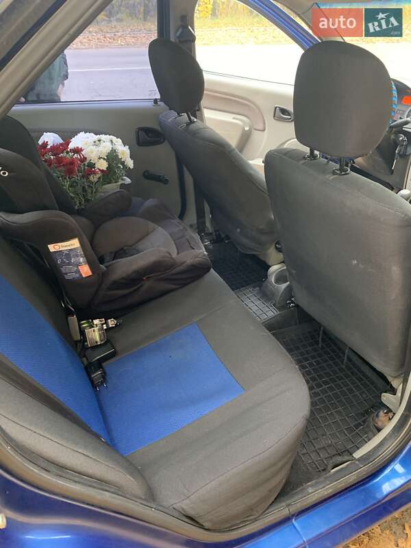 Седан Dacia Logan 2006 в Умані