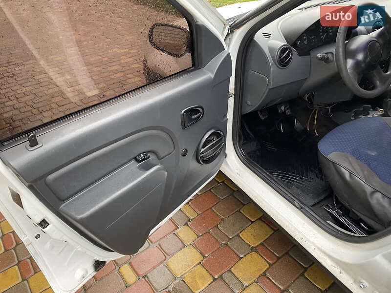 Седан Dacia Logan 2008 в Бобровиці фото 14 Седан Dacia Logan 2008 в Бобровиці