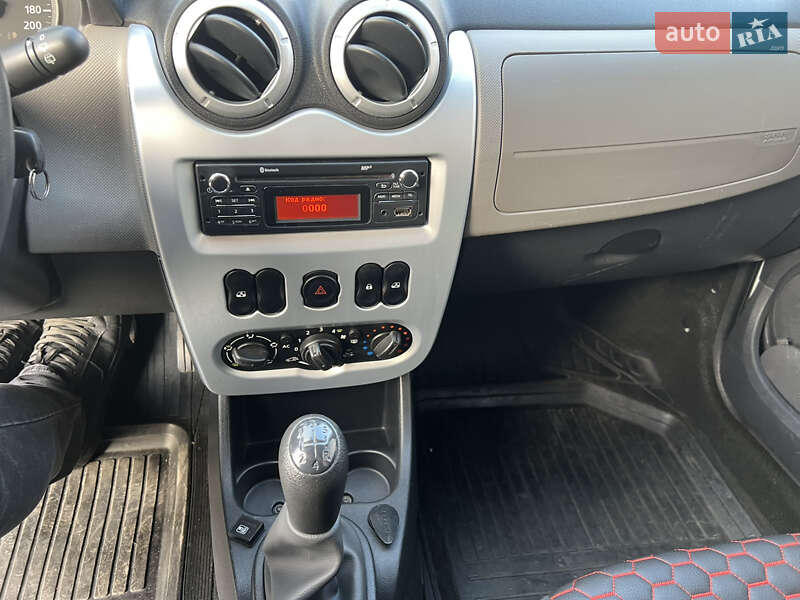 Седан Dacia Logan 2012 в Рівному фото 11 Седан Dacia Logan 2012 в Рівному