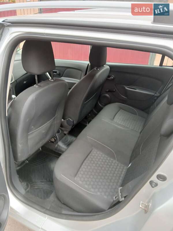 Седан Dacia Logan 2014 в Черкассах