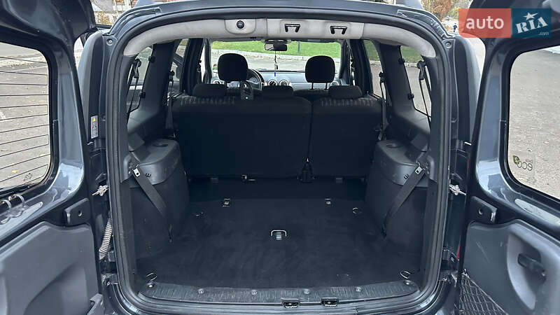 Седан Dacia Logan 2011 в Радивиліві