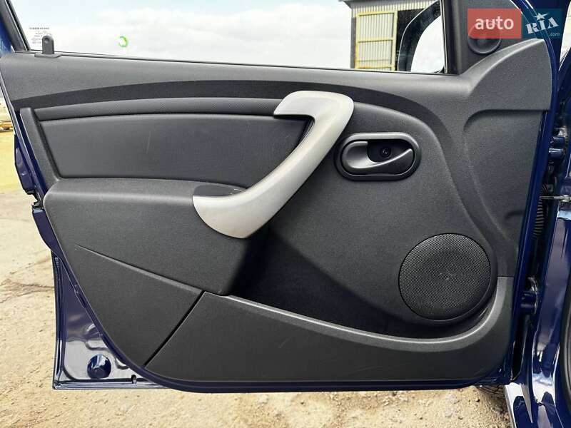 Седан Dacia Logan 2009 в Луцке