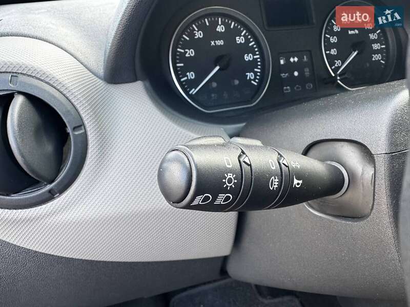 Седан Dacia Logan 2009 в Луцке