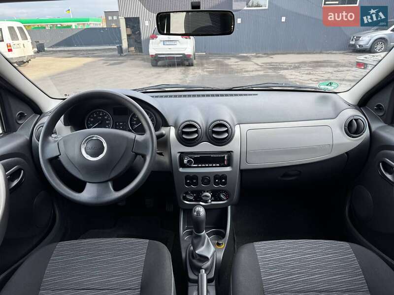 Седан Dacia Logan 2009 в Луцке