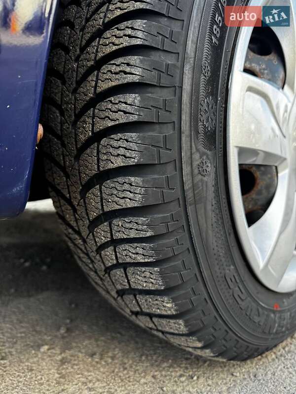 Седан Dacia Logan 2009 в Луцке