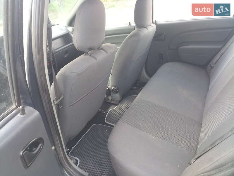 Седан Dacia Logan 2006 в Полтаве