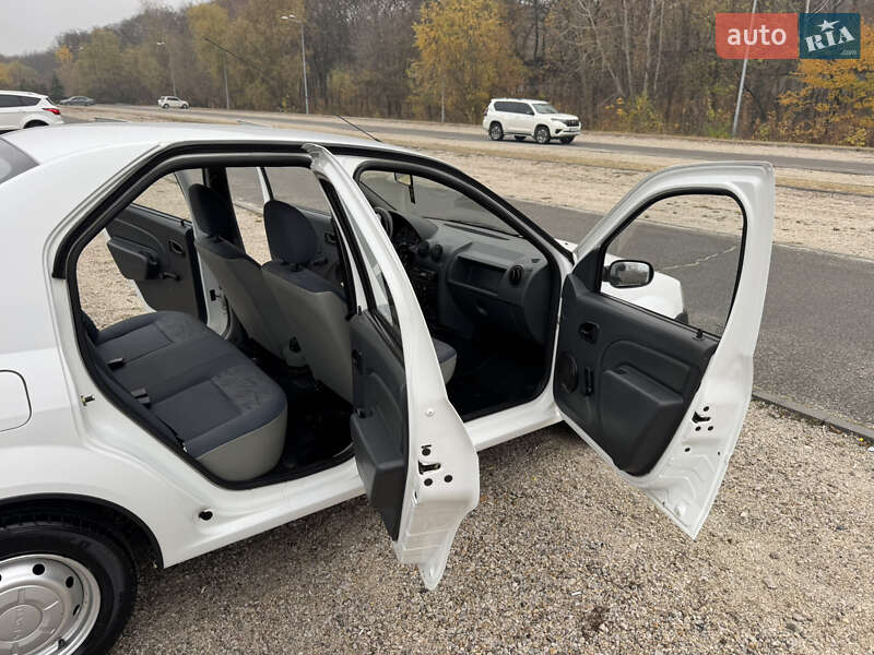 Седан Dacia Logan 2005 в Дніпрі