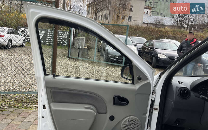 Седан Dacia Logan 2012 в Стрию фото 15 Седан Dacia Logan 2012 в Стрию