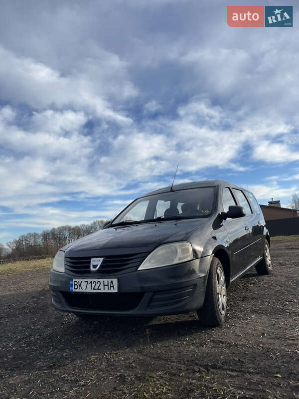 Седан Dacia Logan 2009 в Дубно