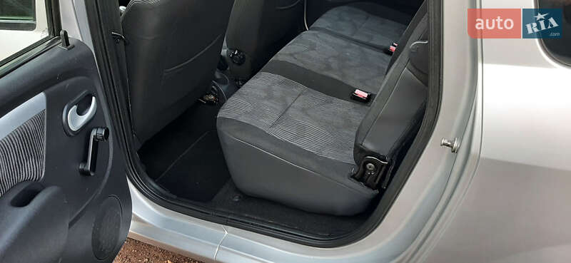 Седан Dacia Logan 2010 в Чернигове