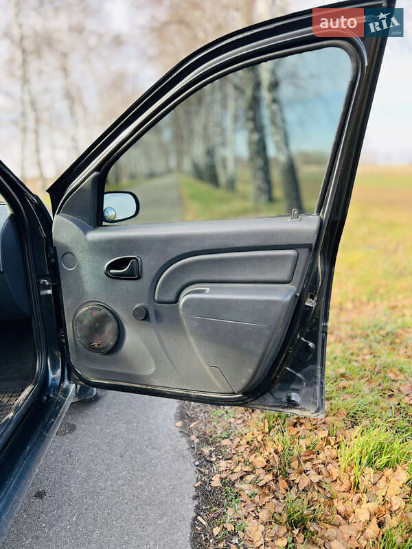 Седан Dacia Logan 2007 в Переяславі