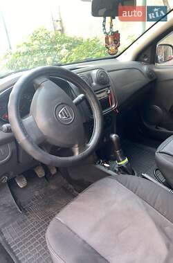 Седан Dacia Logan 2015 в Ужгороде