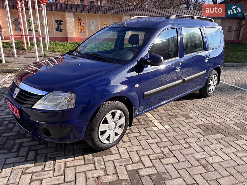 Седан Dacia Logan 2009 в Ромнах