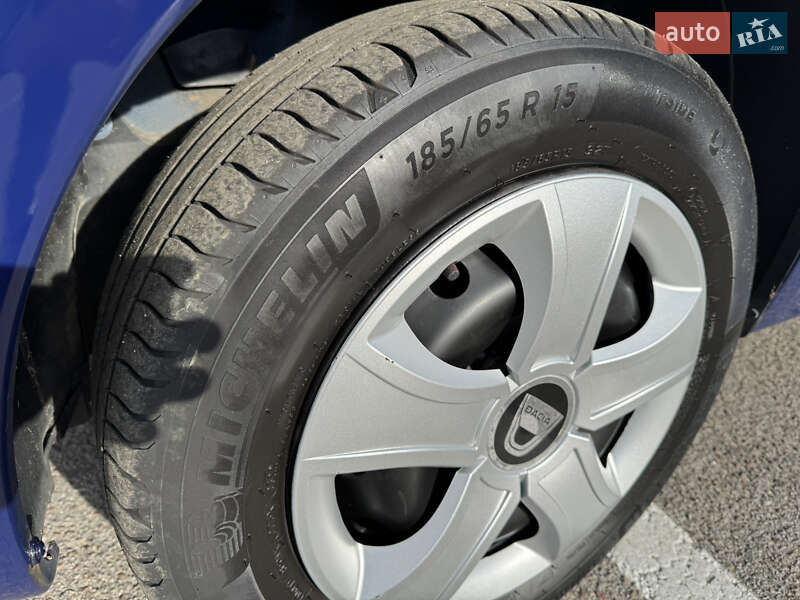 Седан Dacia Logan 2009 в Киеве