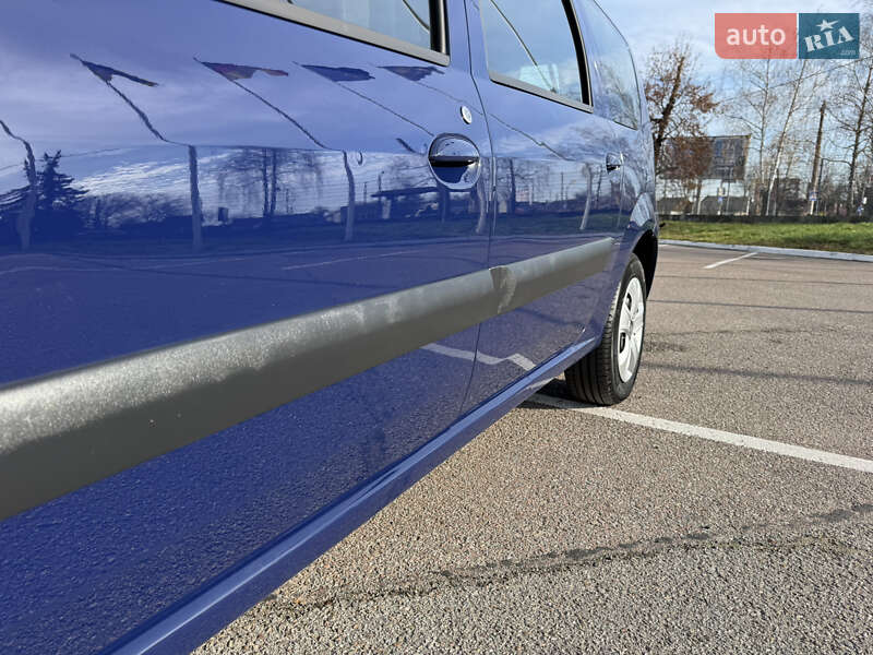 Седан Dacia Logan 2009 в Киеве