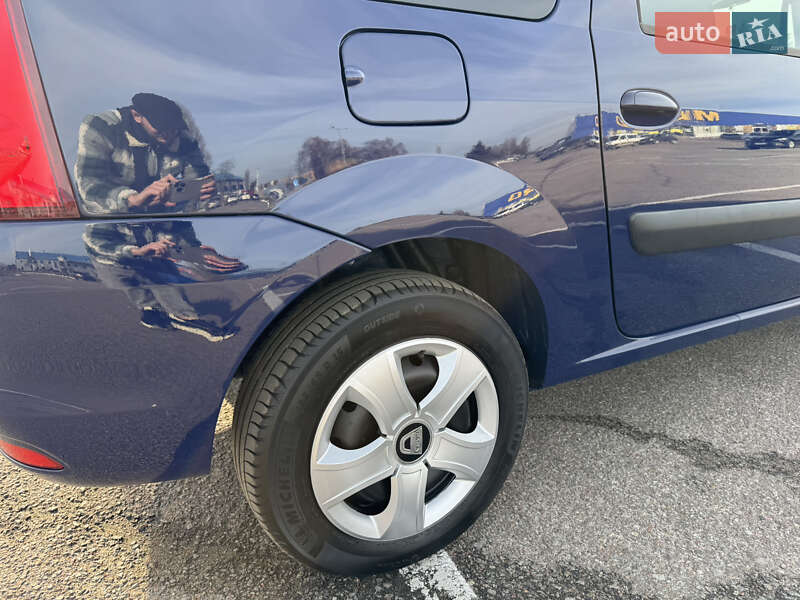 Седан Dacia Logan 2009 в Киеве