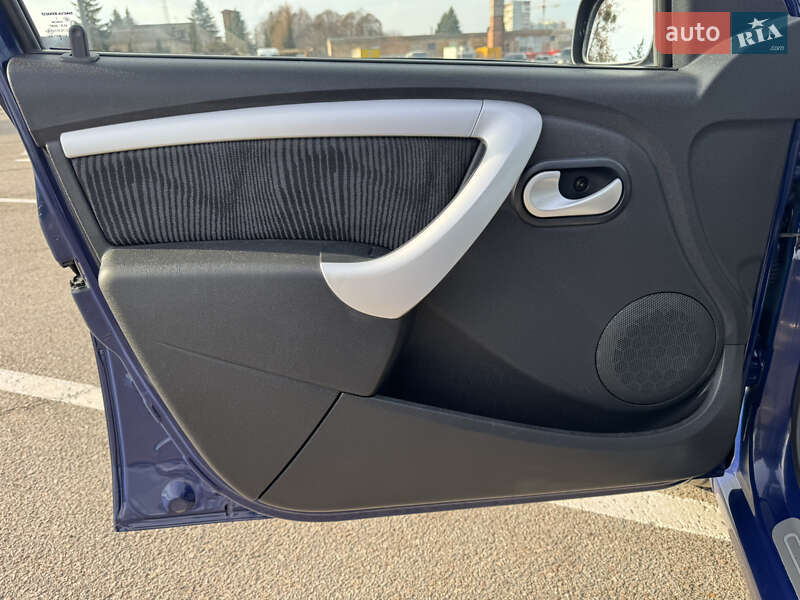 Седан Dacia Logan 2009 в Киеве