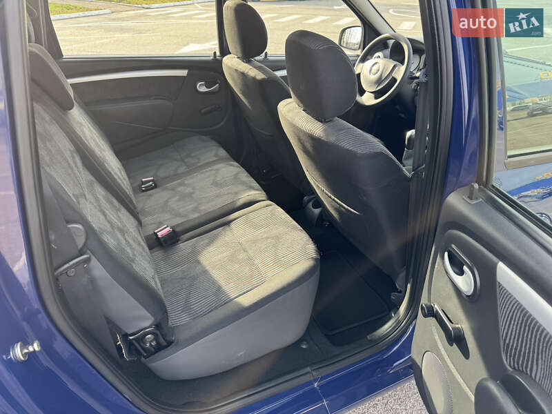 Седан Dacia Logan 2009 в Киеве