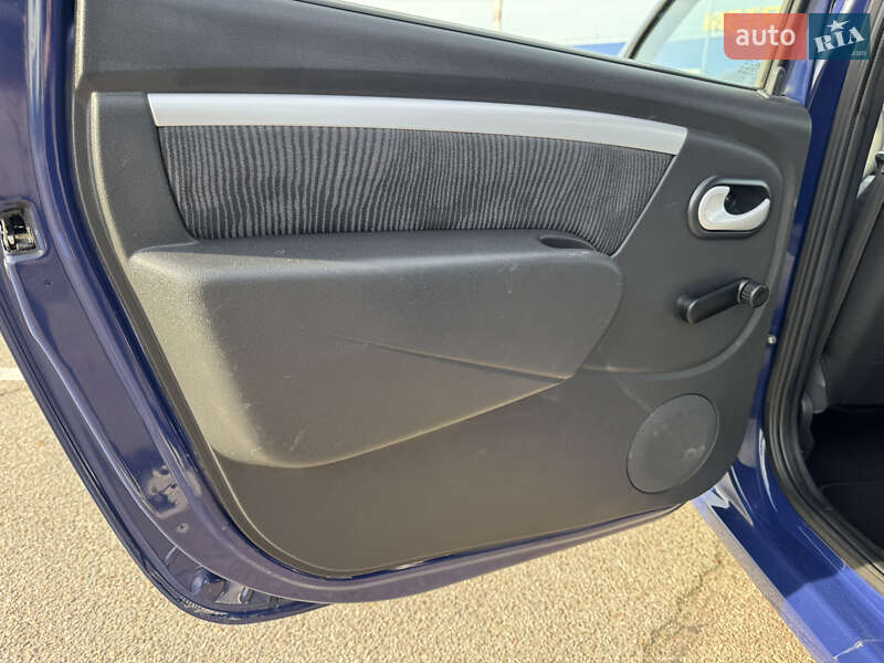 Седан Dacia Logan 2009 в Киеве