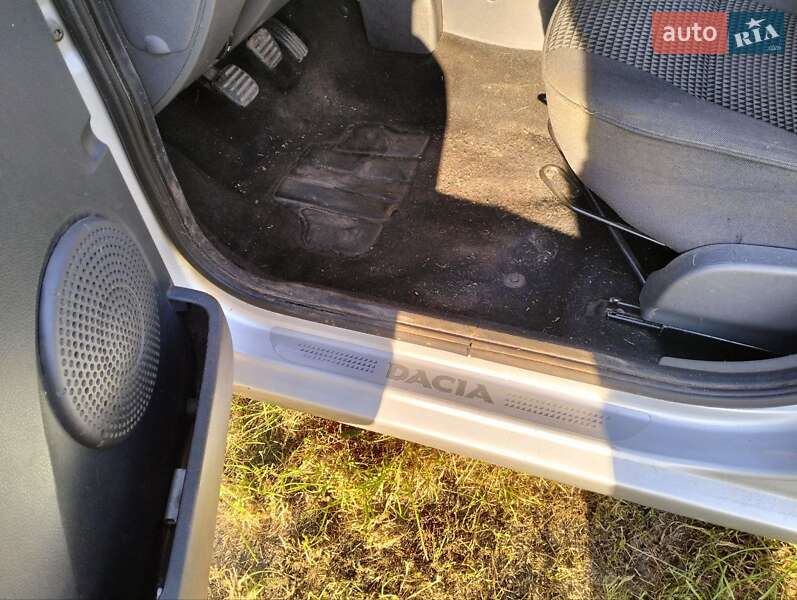 Седан Dacia Logan 2007 в Нежине