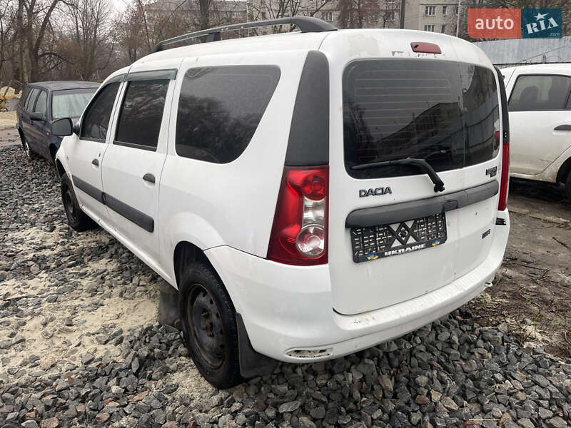 Седан Dacia Logan 2009 в Києві