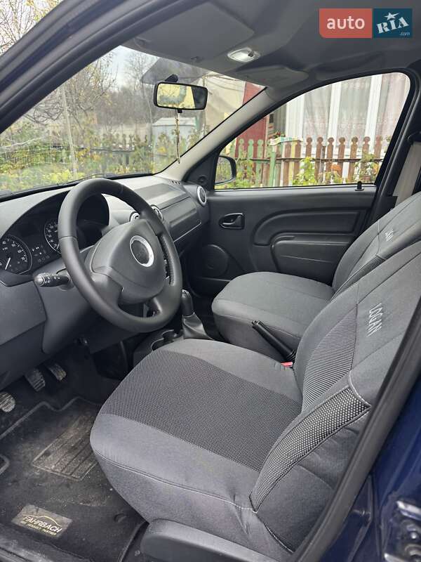 Седан Dacia Logan 2011 в Могилев-Подольске
