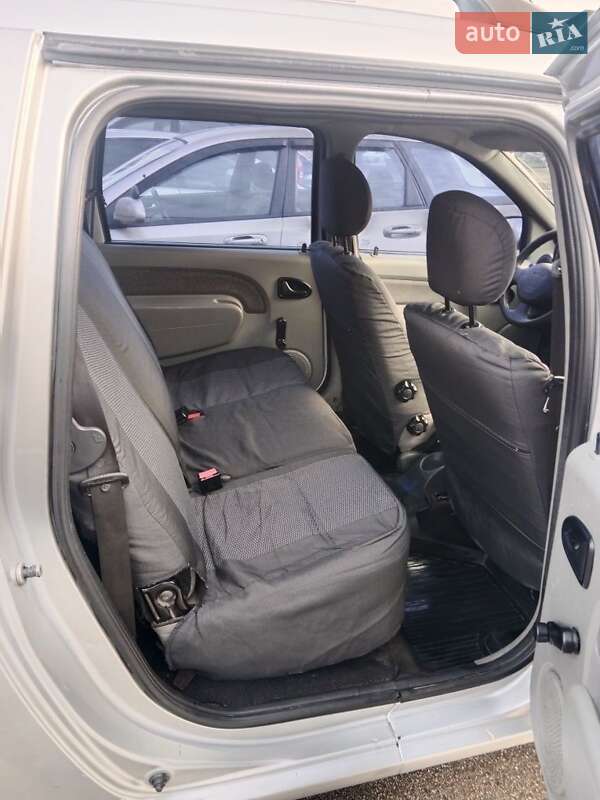 Седан Dacia Logan 2008 в Киеве