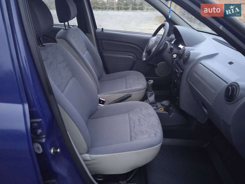 Седан Dacia Logan 2008 в Ізяславі