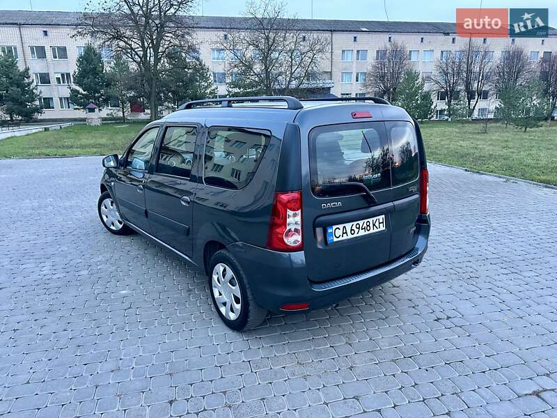 Седан Dacia Logan 2009 в Теплике