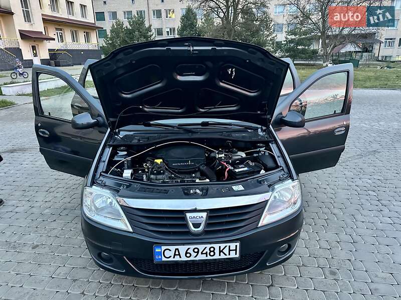 Седан Dacia Logan 2009 в Теплике