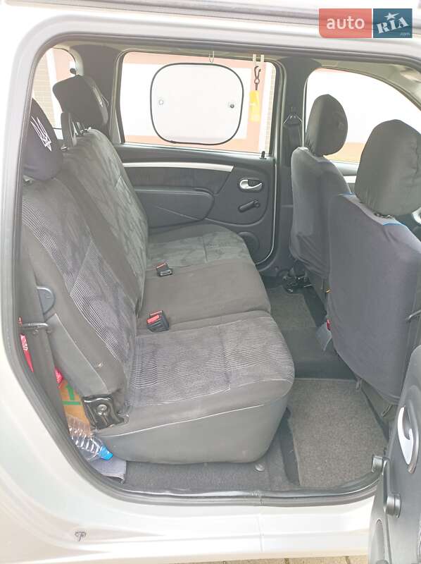 Седан Dacia Logan 2012 в Ровно