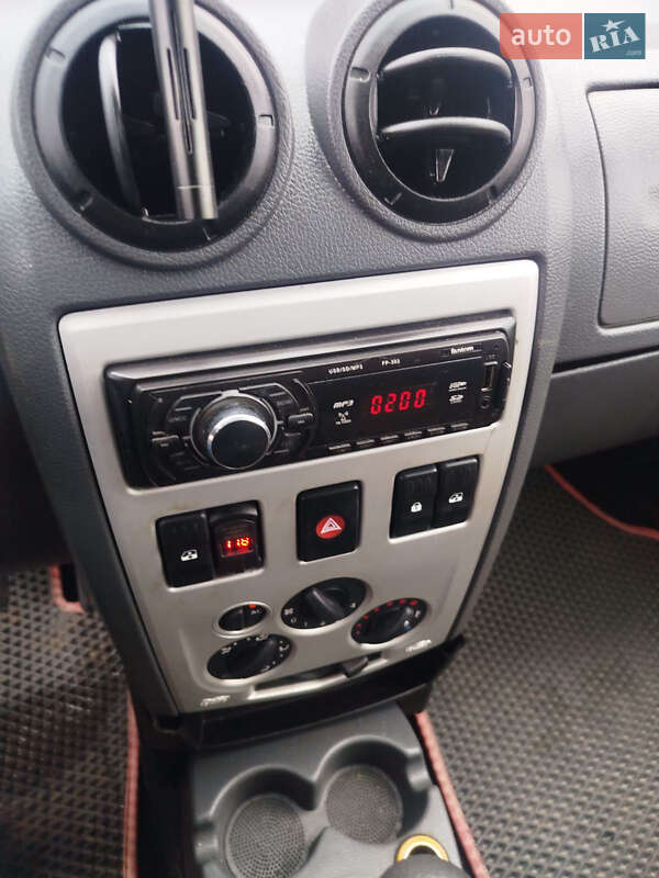 Седан Dacia Logan 2008 в Рівному