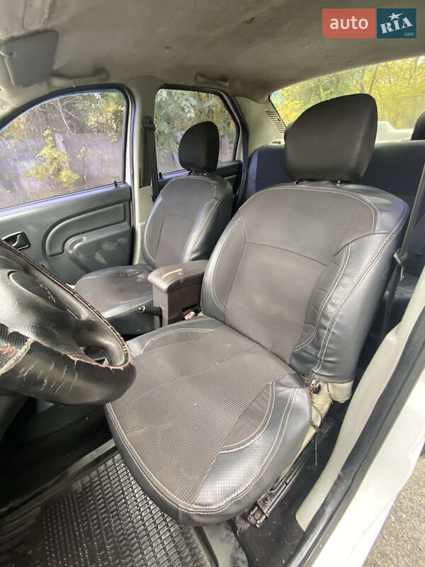 Седан Dacia Logan 2005 в Днепре фото 10 Седан Dacia Logan 2005 в Днепре