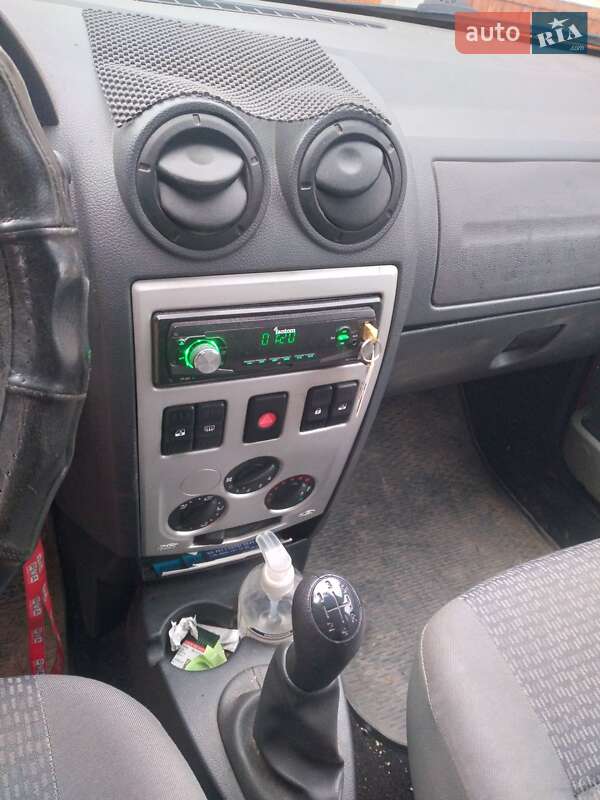 Седан Dacia Logan 2007 в Межгорье