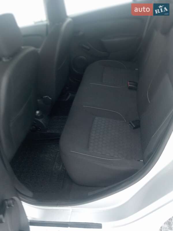 Седан Dacia Logan 2013 в Чернигове