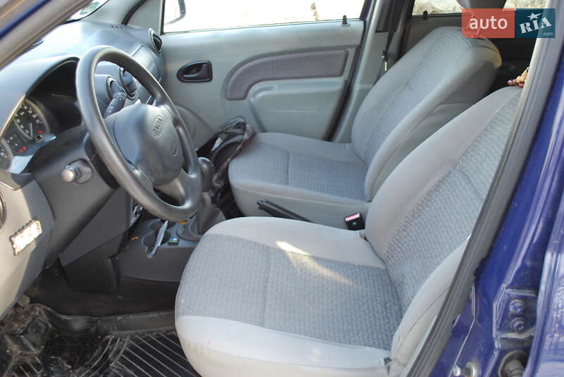 Седан Dacia Logan 2007 в Львові