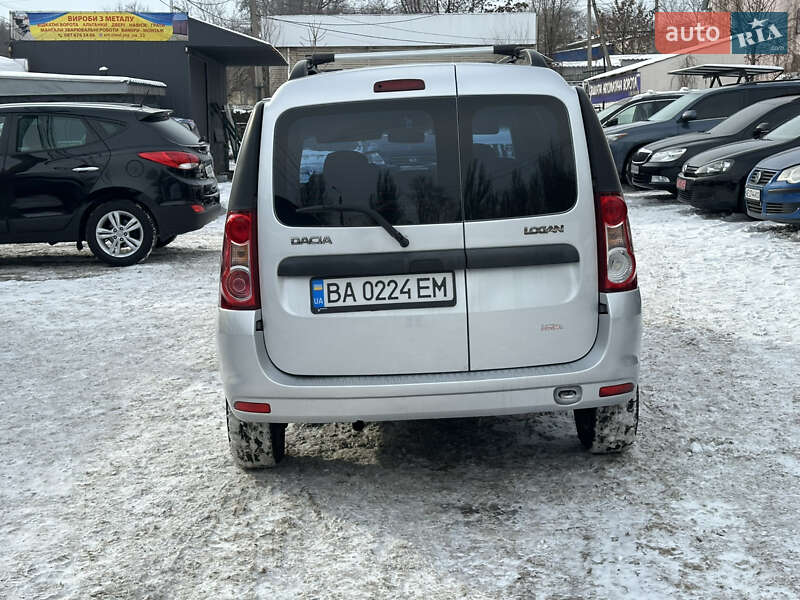 Седан Dacia Logan 2011 в Каменском