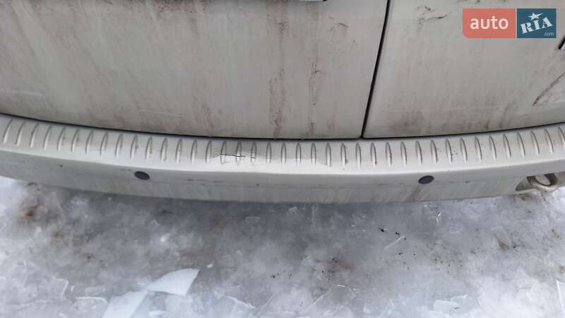 Седан Dacia Logan 2009 в Валках