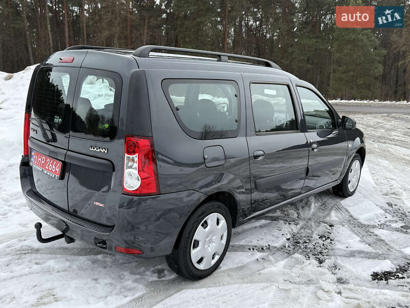 Седан Dacia Logan 2011 в Луцке