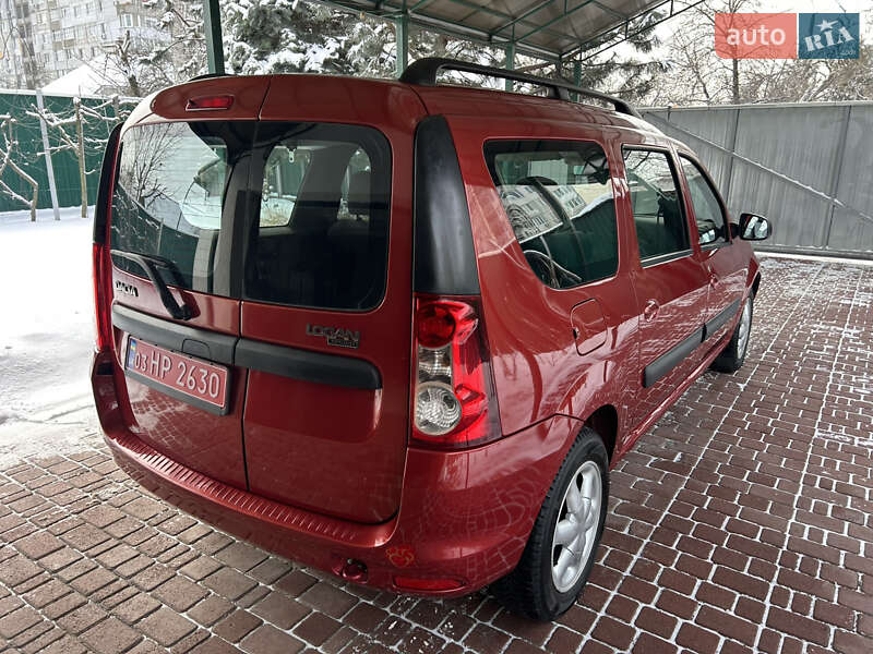 Седан Dacia Logan 2011 в Белой Церкви