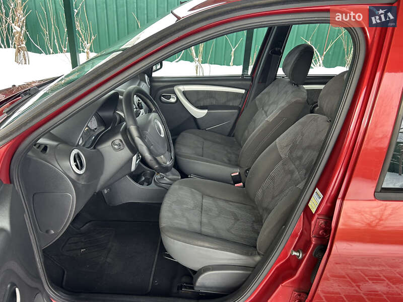 Седан Dacia Logan 2011 в Белой Церкви