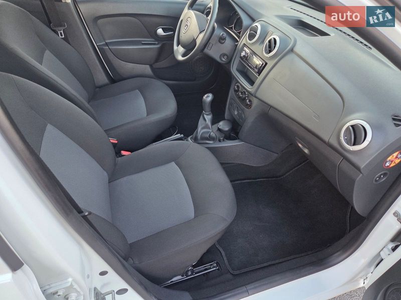 Седан Dacia Logan 2015 в Каменском